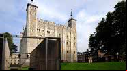 Corvos em gaiola na Torre de Londres - Getty Images