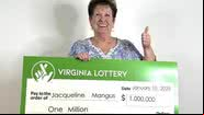 Jacqueline Mangus com seu prêmio milionário - Divulgação/Virginia Lottery