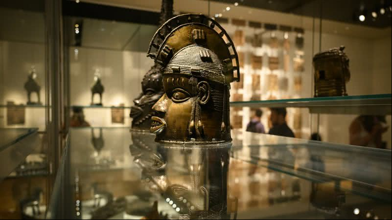 Bronze de Benin exposto no Museu Britânico - Getty Imagens