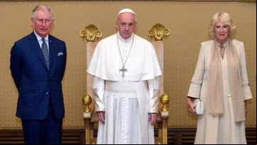 Camila e Charles em 2017, durante encontro com Papa Francisco - Getty Images