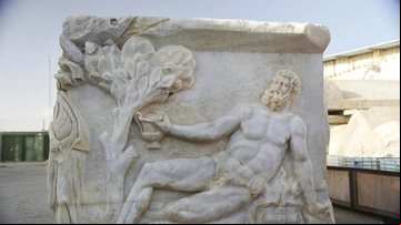 A lateral do sarcófago de mármore descoberto em Israel - Divulgação/Israel Antiquities Authority